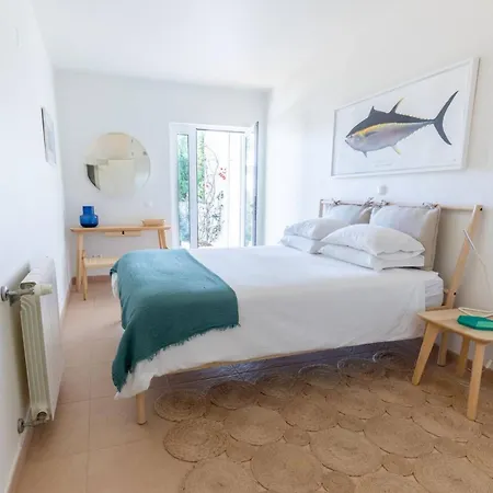Сasa de vacaciones Coolhouses Algarve Luz, Stylish 3 Bed Townhouse, Fully Renovated, Spacious Private Patio, Walking Distance To Beach, Casa Da *