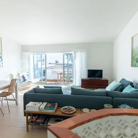 Coolhouses Algarve Luz: Stylish Townhouse With Private Patio Praia Da Luz