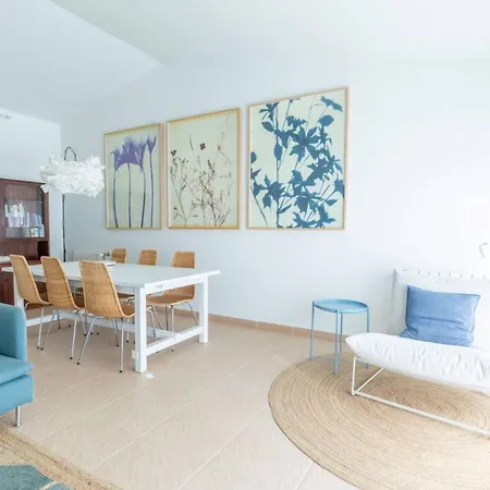 Coolhouses Algarve Luz, Stylish 3 Bed Townhouse, Fully Renovated, Spacious Private Patio, Walking Distance To Beach, Casa Da
