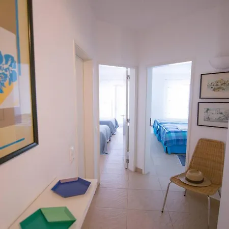 Coolhouses Algarve Luz, Stylish 3 Bed Townhouse, Fully Renovated, Spacious Private Patio, Walking Distance To Beach, Casa Da Vakantiehuis