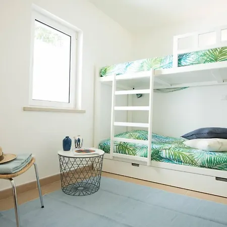 Coolhouses Algarve Luz, Stylish 3 Bed Townhouse, Fully Renovated, Spacious Private Patio, Walking Distance To Beach, Casa Da *