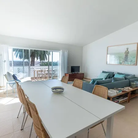 Hébergement de vacances Coolhouses Algarve Luz, Stylish 3 Bed Townhouse, Fully Renovated, Spacious Private Patio, Walking Distance To Beach, Casa Da Luz