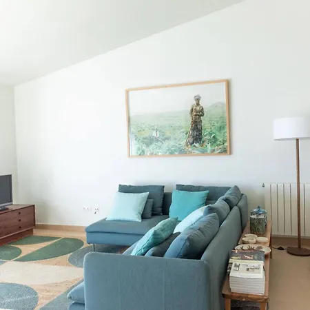 Hébergement de vacances Coolhouses Algarve Luz, Stylish 3 Bed Townhouse, Fully Renovated, Spacious Private Patio, Walking Distance To Beach, Casa Da Luz