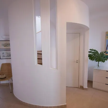 Coolhouses Algarve Luz, Stylish 3 Bed Townhouse, Fully Renovated, Spacious Private Patio, Walking Distance To Beach, Casa Da * Luz